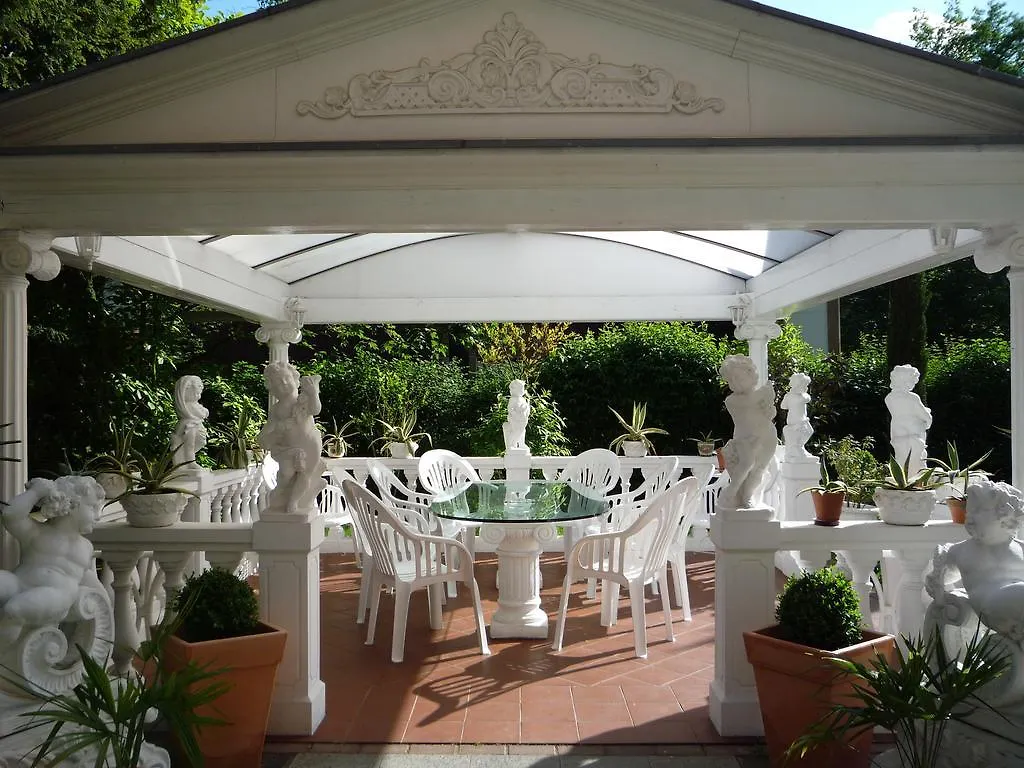 Villa Toscana Berlin Frühstückspension