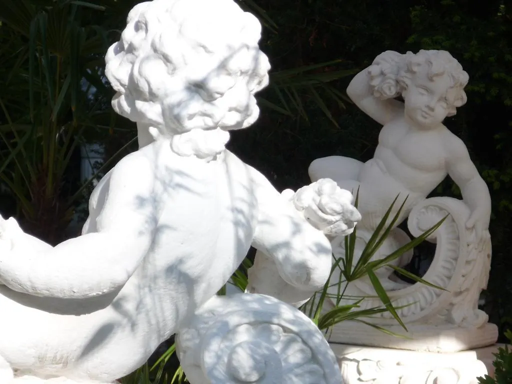 Villa Toscana Berlin Bed & Breakfast