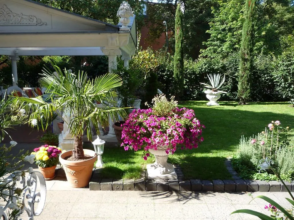 *** Bed & Breakfast Villa Toscana Berlin Germany